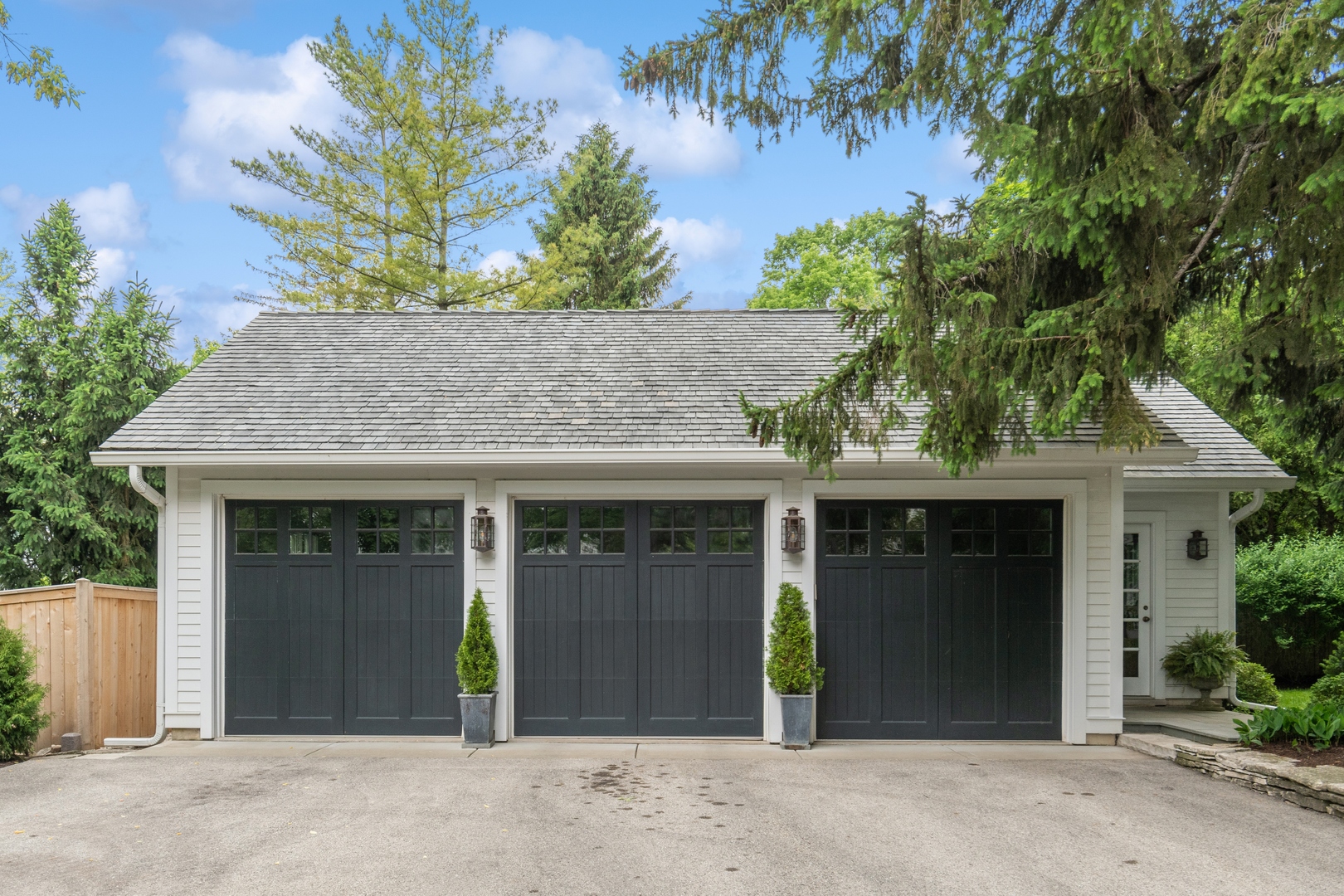 460 Washington Road Lake Forest, IL 60045 - Photo 38 of 50 a front view of a house with a garden