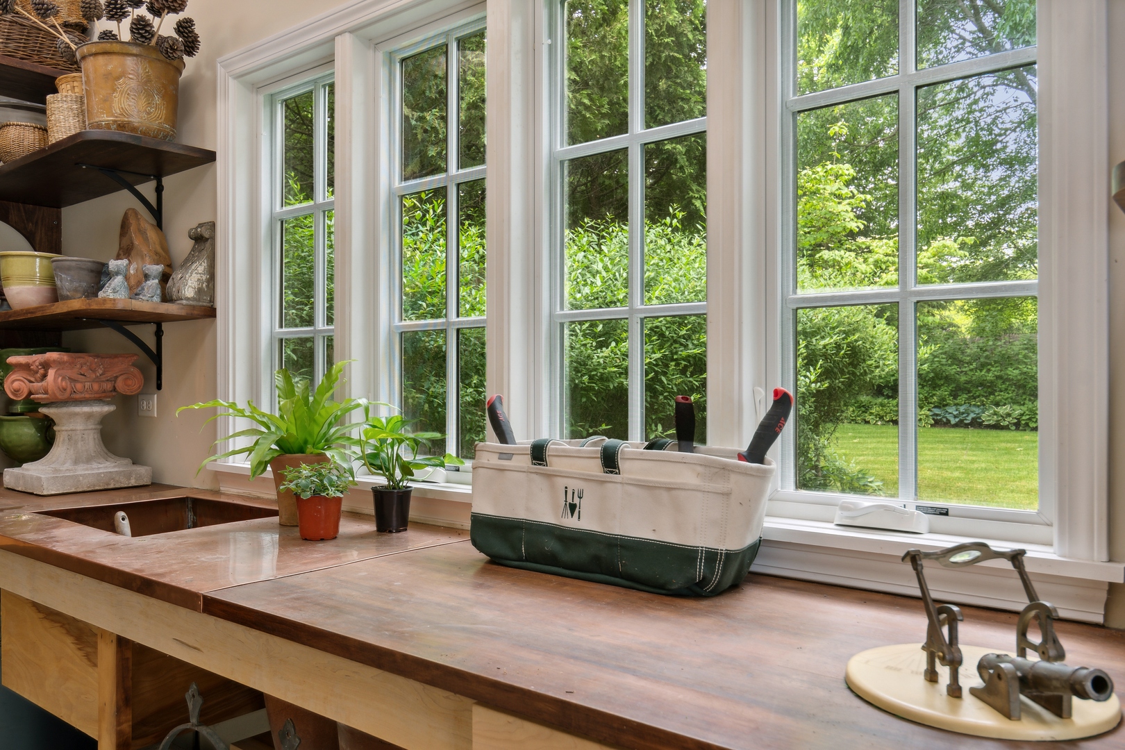 460 Washington Road Lake Forest, IL 60045 - Photo 41 of 50 a living room with couch and a window