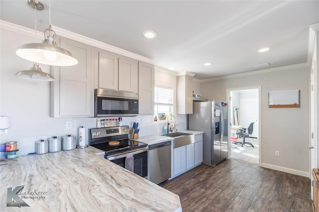 11682 County Road 434 Merkel, TX 79536 - Photo 21 of 37 a kitchen with stainless steel appliances granite countertop a refrigerator stove microwave and sink