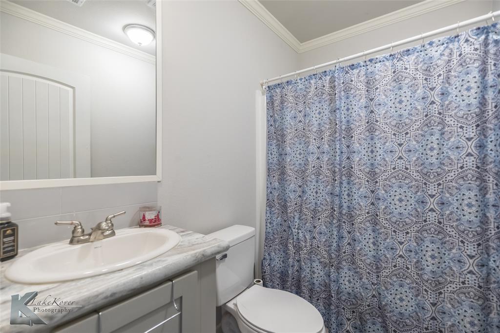 11682 County Road 434 Merkel, TX 79536 - Photo 8 of 37 a bathroom with a sink toilet and mirror