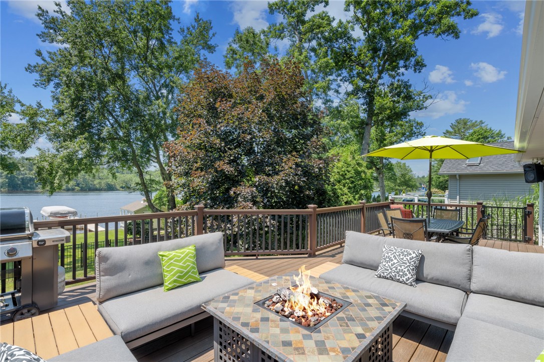 31 Sharon Drive Coventry, RI 02816 - Photo 4 of 49 Privacy perfected.