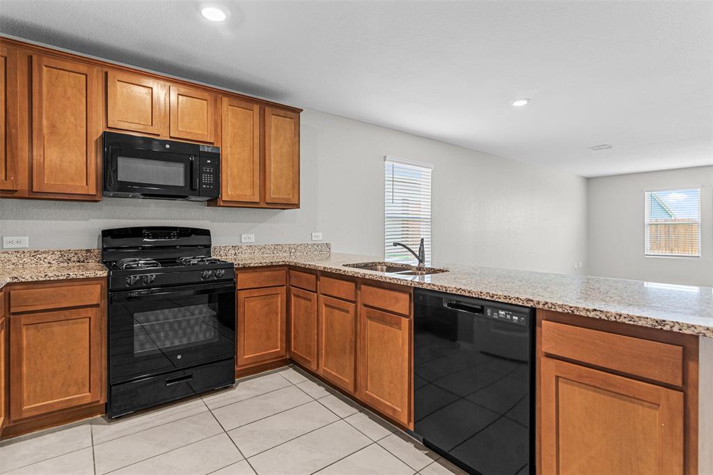 4052 Dublin Ridge Drive Fort Worth, TX 76036 - Photo 4 of 19