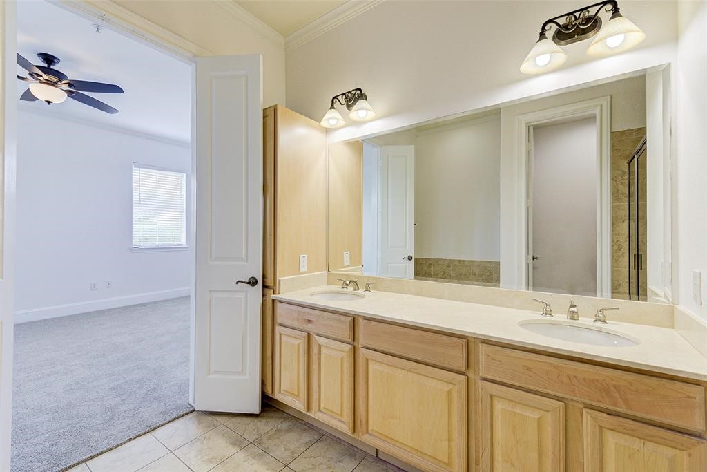 7134 Mapleridge Street, Unit 3B Houston, TX 77081 - Photo 23 of 26 a bathroom with a double vanity sink mirror and