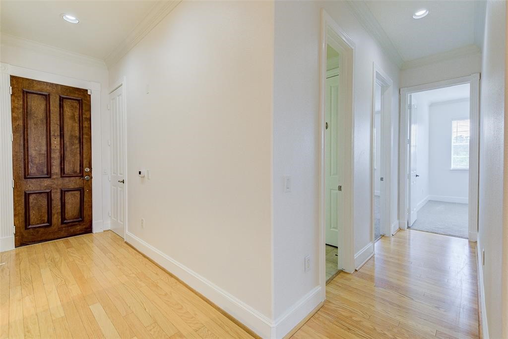 7134 Mapleridge Street, Unit 3B Houston, TX 77081 - Photo 7 of 26 a view of a room with wooden floor and a bathroom