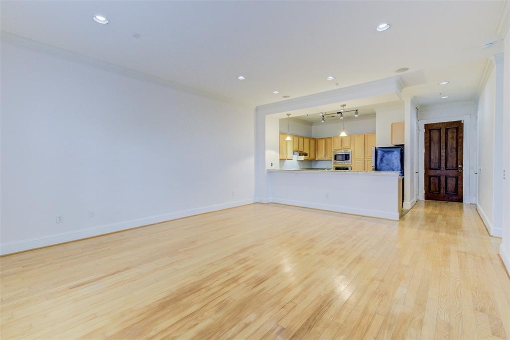 7134 Mapleridge Street, Unit 3B Houston, TX 77081 - Photo 8 of 26 a view of a livingroom with furniture and a ceiling fan