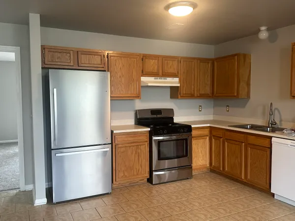 $2,200 | 1426 Crimson Way, Walled Lake, MI 48390
