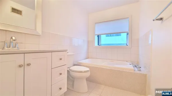 $3,690 | 118 Brinkerhoff Avenue, Unit 1, Palisades Park, NJ 07650