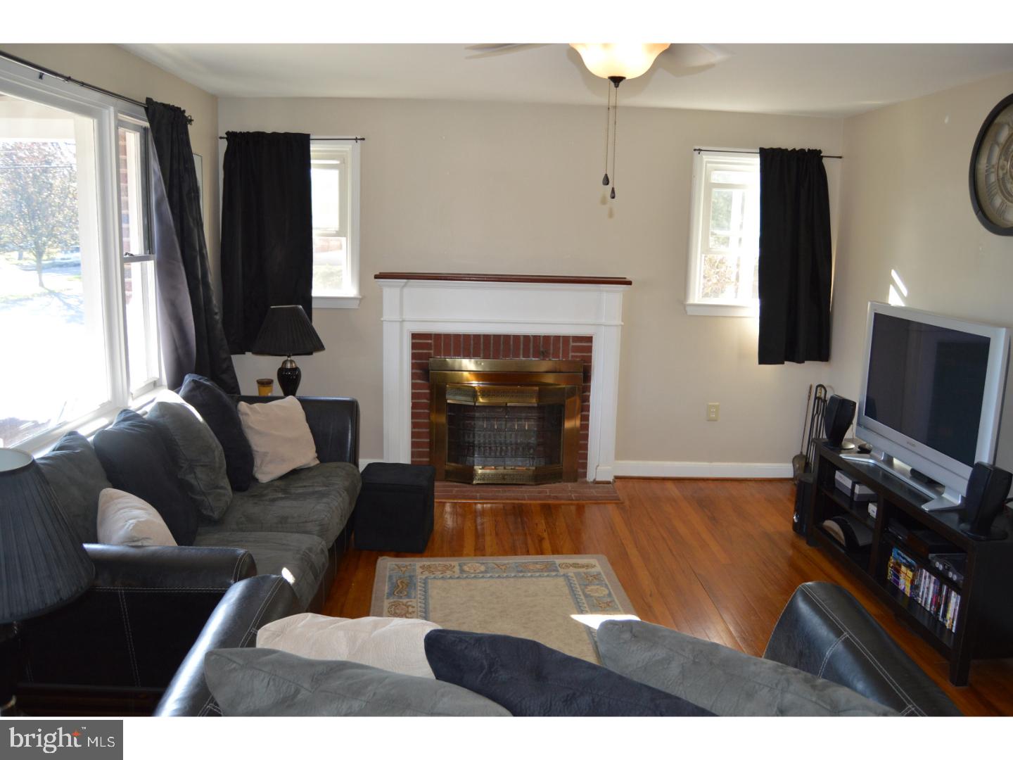 1241 Brooke Boulevard Reading, PA 19607 - Photo 2 of 20 Living Room