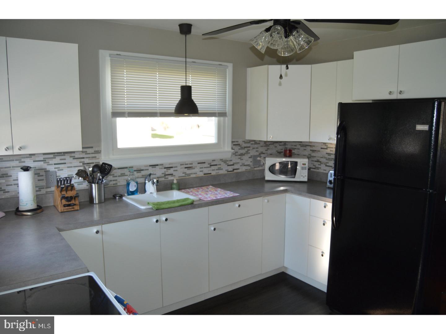 1241 Brooke Boulevard Reading, PA 19607 - Photo 4 of 20 Kitchen
