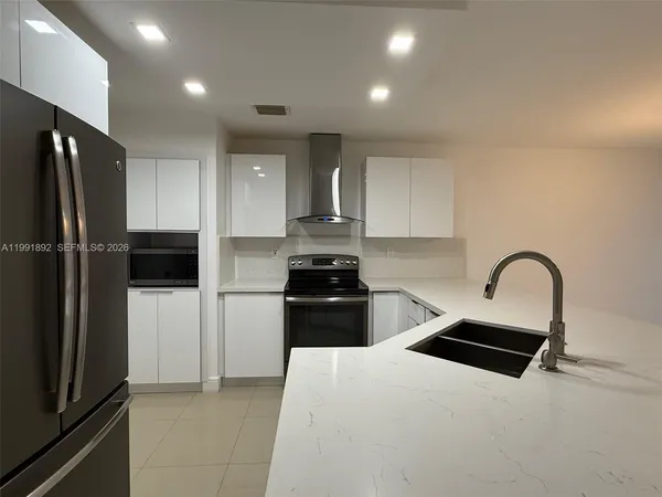 $2,700 | 8530 West Southgate Shores Circle, Unit 1, Tamarac, FL 33321