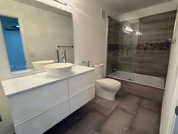 $2,700 | 8530 West Southgate Shores Circle, Unit 1, Tamarac, FL 33321