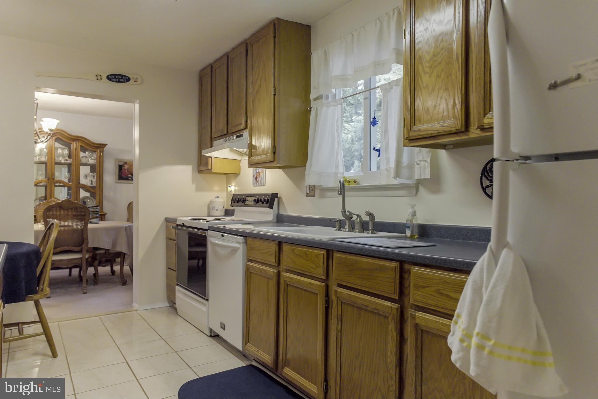 19009 Staleybridge Road Germantown, MD 20876 - Photo 13 of 29 Kitchen