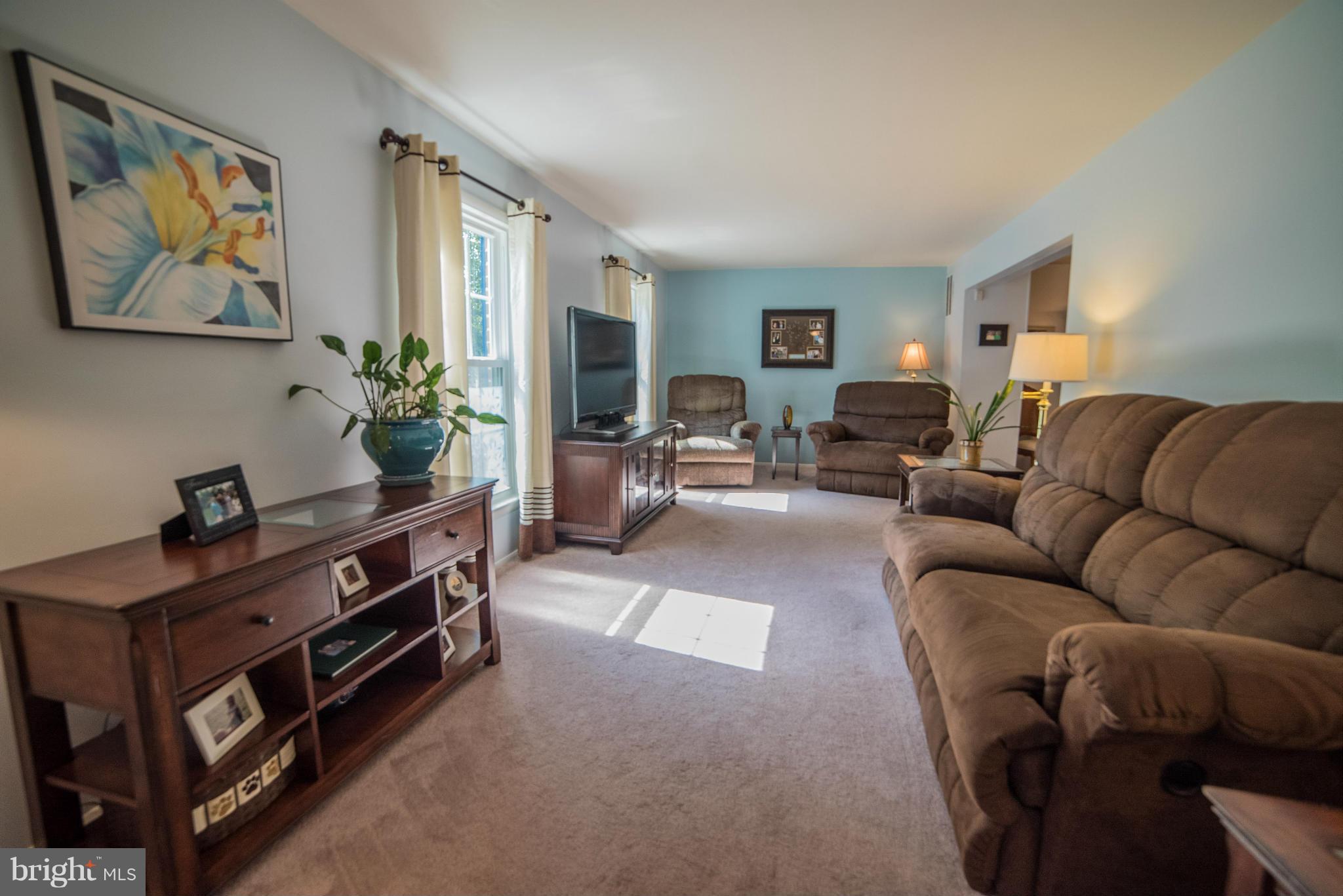 19009 Staleybridge Road Germantown, MD 20876 - Photo 6 of 29 spacious bright living room