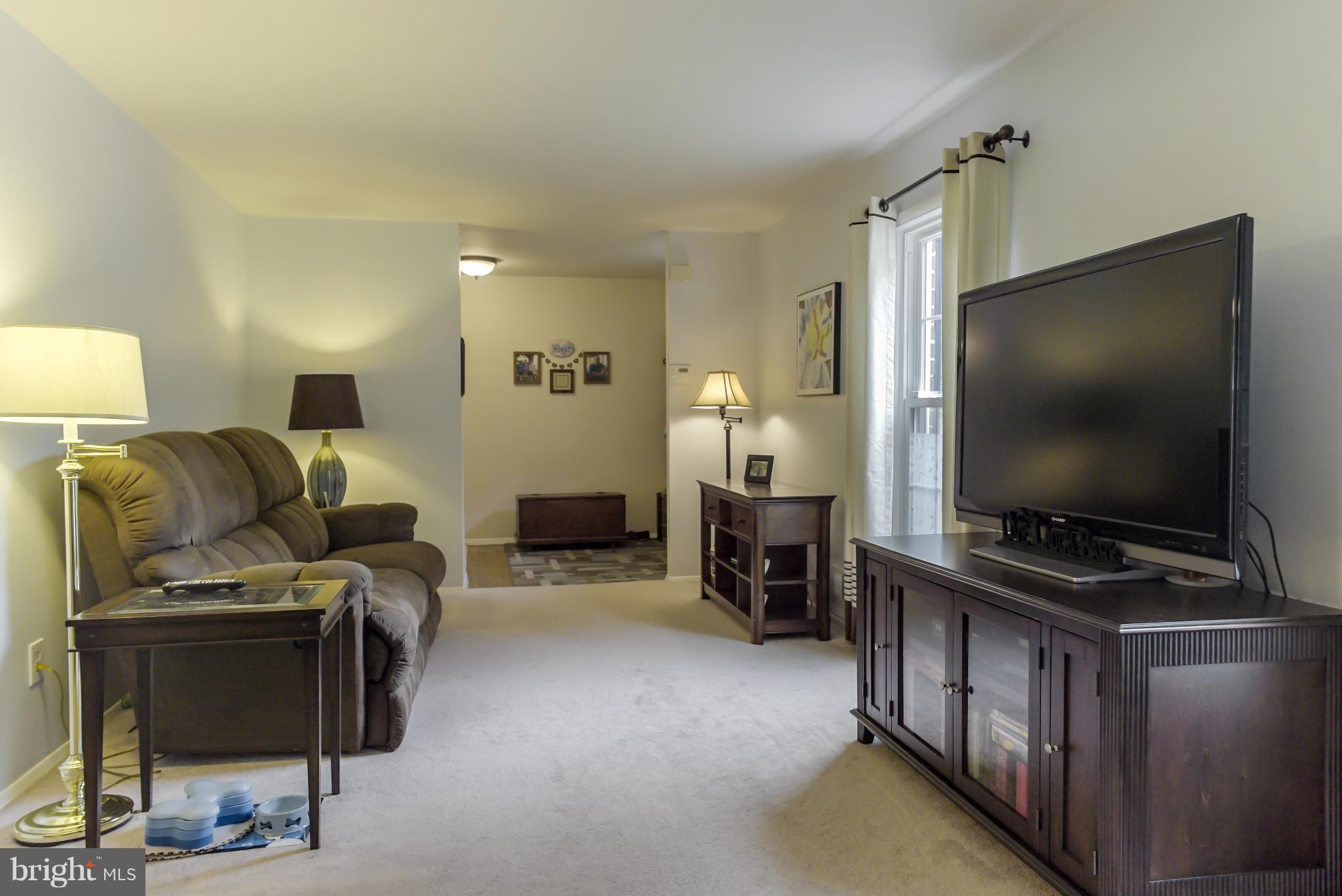19009 Staleybridge Road Germantown, MD 20876 - Photo 7 of 29 Living Room