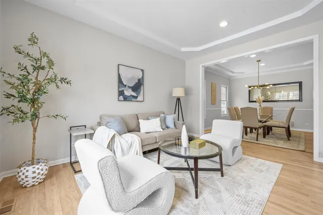 $1,199,000 | 1165 Linden Avenue, Deerfield, IL 60015