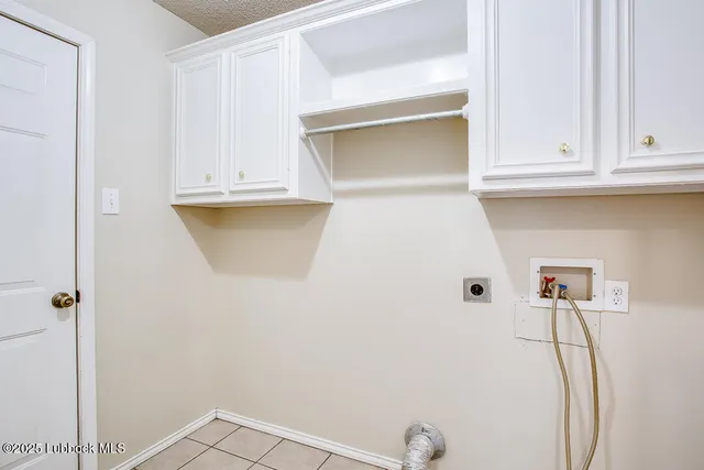 a view of walk in closet with cabinet