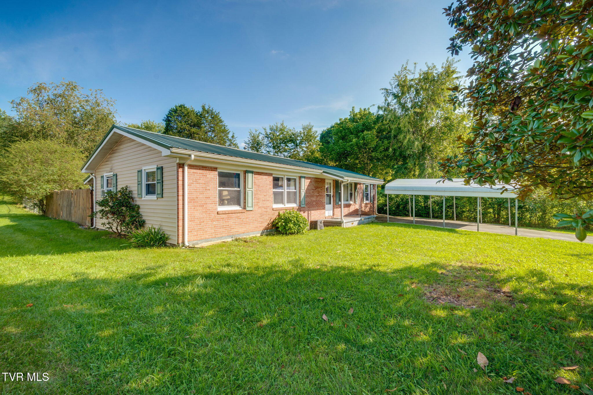 175 Ridgeway Street Bluff City, TN 37618 - Photo 2 of 28 002 (2)