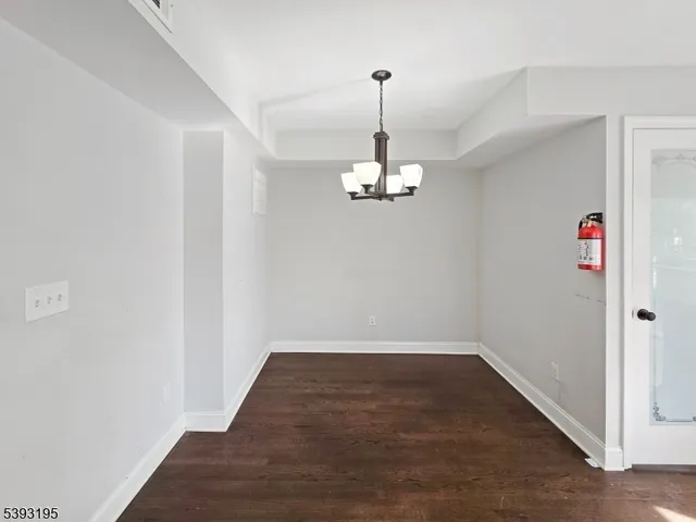 a view of empty room with a ceiling fan