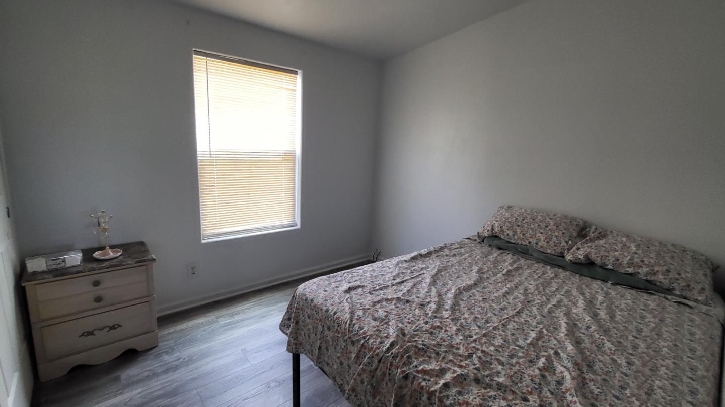 501 South Green Valley Road, Unit 89 Watsonville, CA 95076 - Photo 6 of 12 a bedroom with a bed and a window
