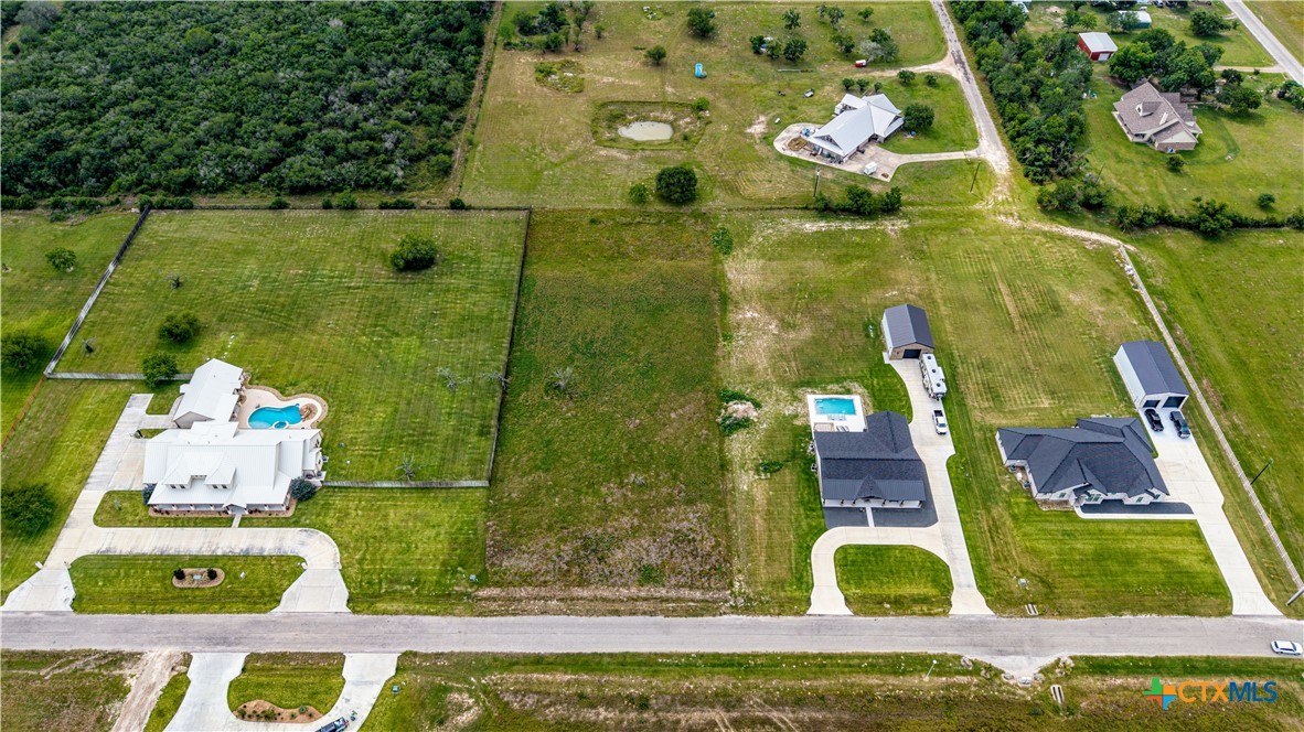 94 Sendera Loop Victoria, TX 77904 - Photo 6 of 18 view of swimming pool
