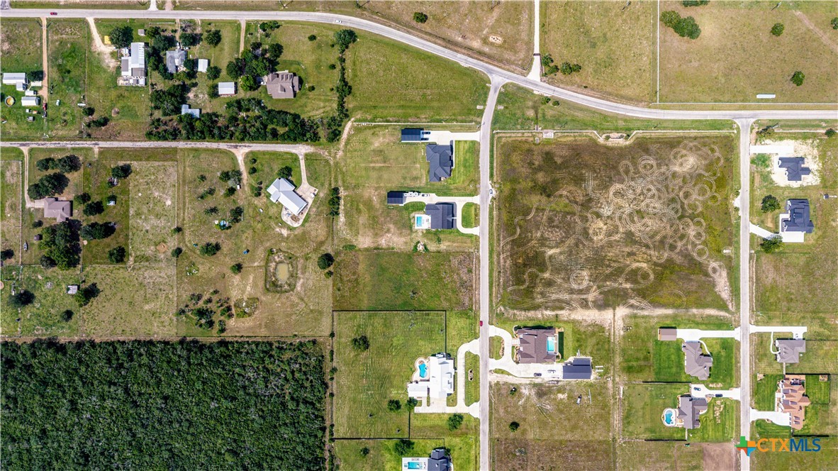94 Sendera Loop Victoria, TX 77904 - Photo 8 of 18 a view of bathroom