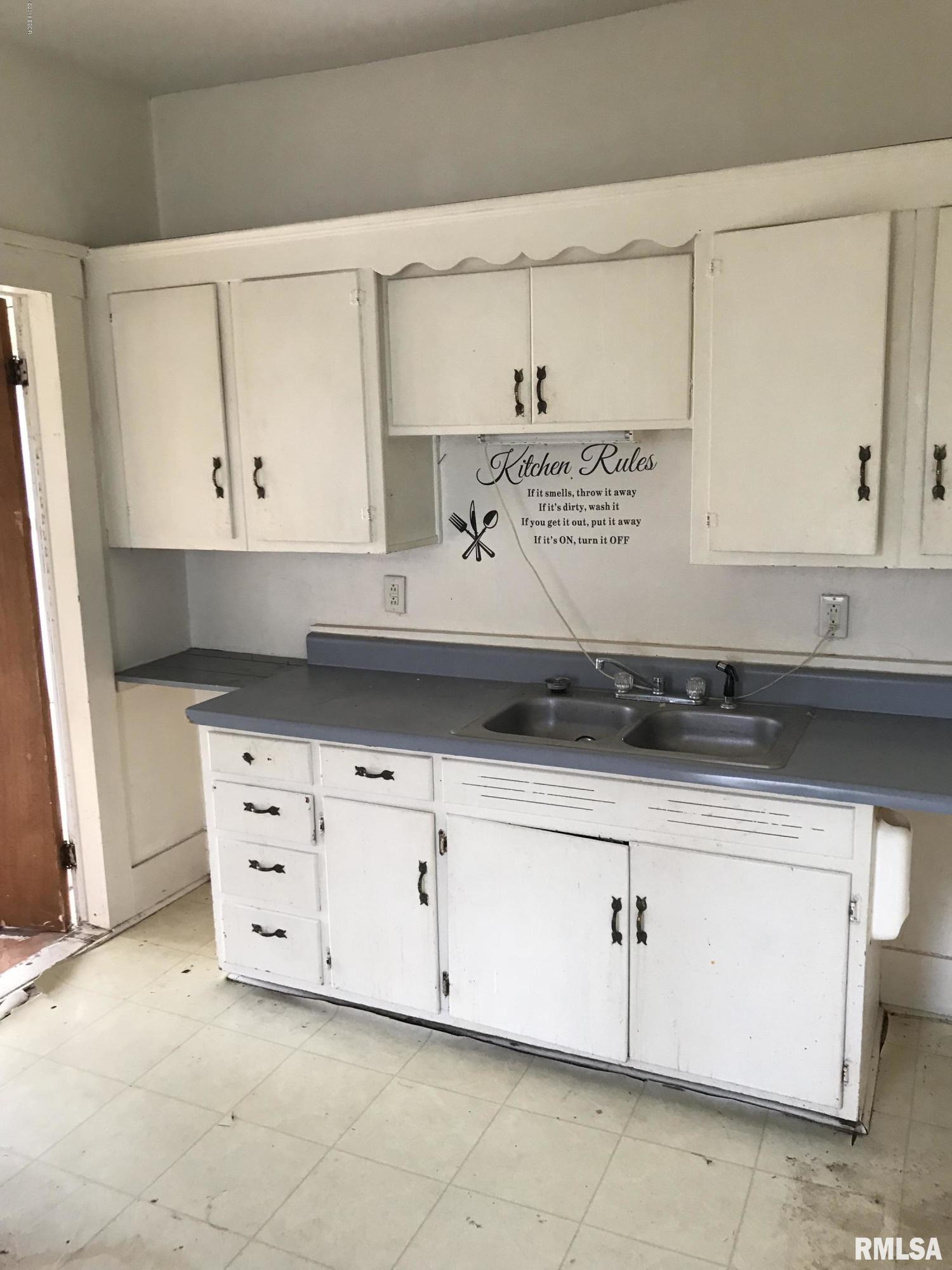 412 West Reed Street Benton, IL 62812 - Photo 8 of 19