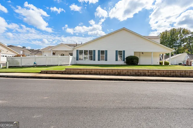 $375,000 | 1017 Pinehurst Drive, Peachtree City, GA 30269