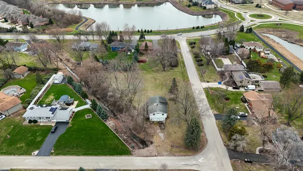 $289,500 | 10135 Sunridge Drive, Naperville, IL 60564