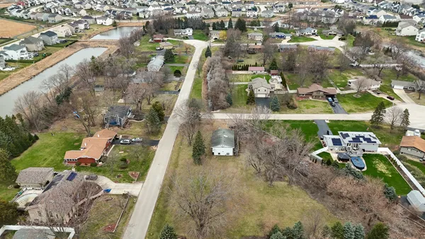 $289,500 | 10135 Sunridge Drive, Naperville, IL 60564