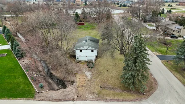 $289,500 | 10135 Sunridge Drive, Naperville, IL 60564