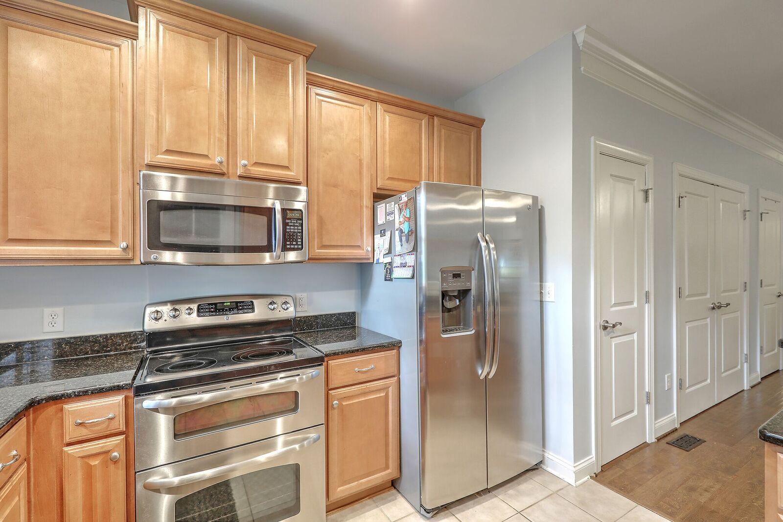 1167 Dingle Road Mount Pleasant, SC 29466 - Photo 10 of 23 Kitchen with Flat Top Range Double Oven