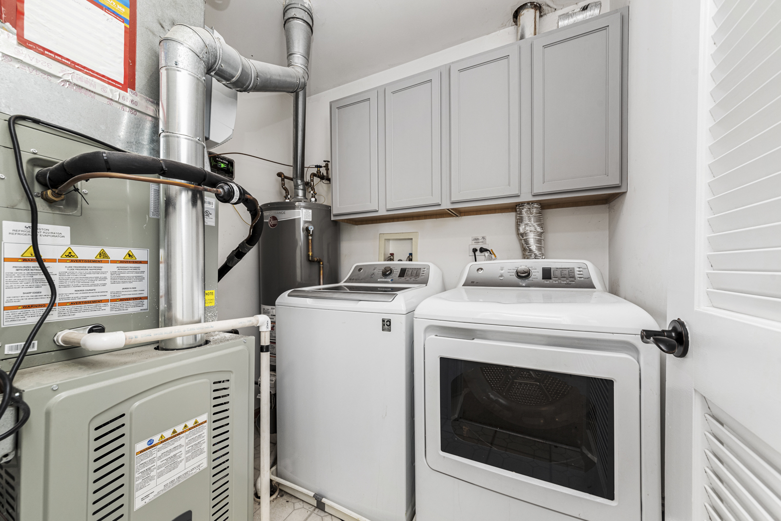 1020 Key Largo Drive Romeoville, IL 60446 - Photo 19 of 22 a utility room with dryer and washer