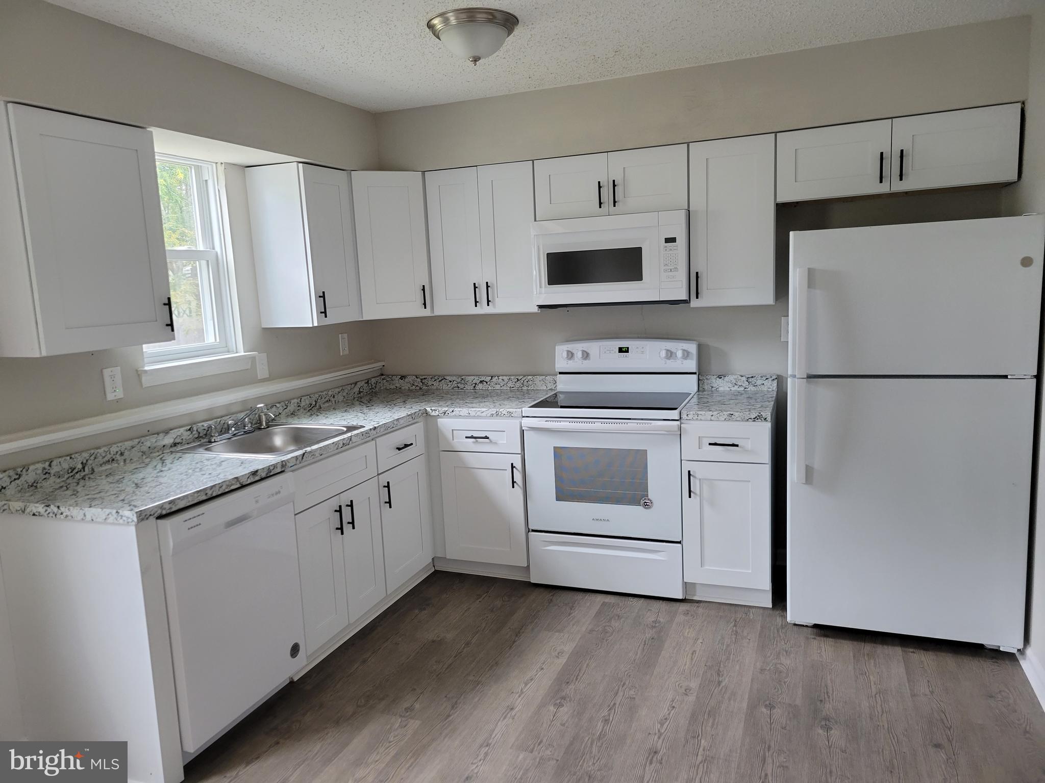 73 Edinshire Road Sicklerville, NJ 08081 - Photo 4 of 17 Kitchen