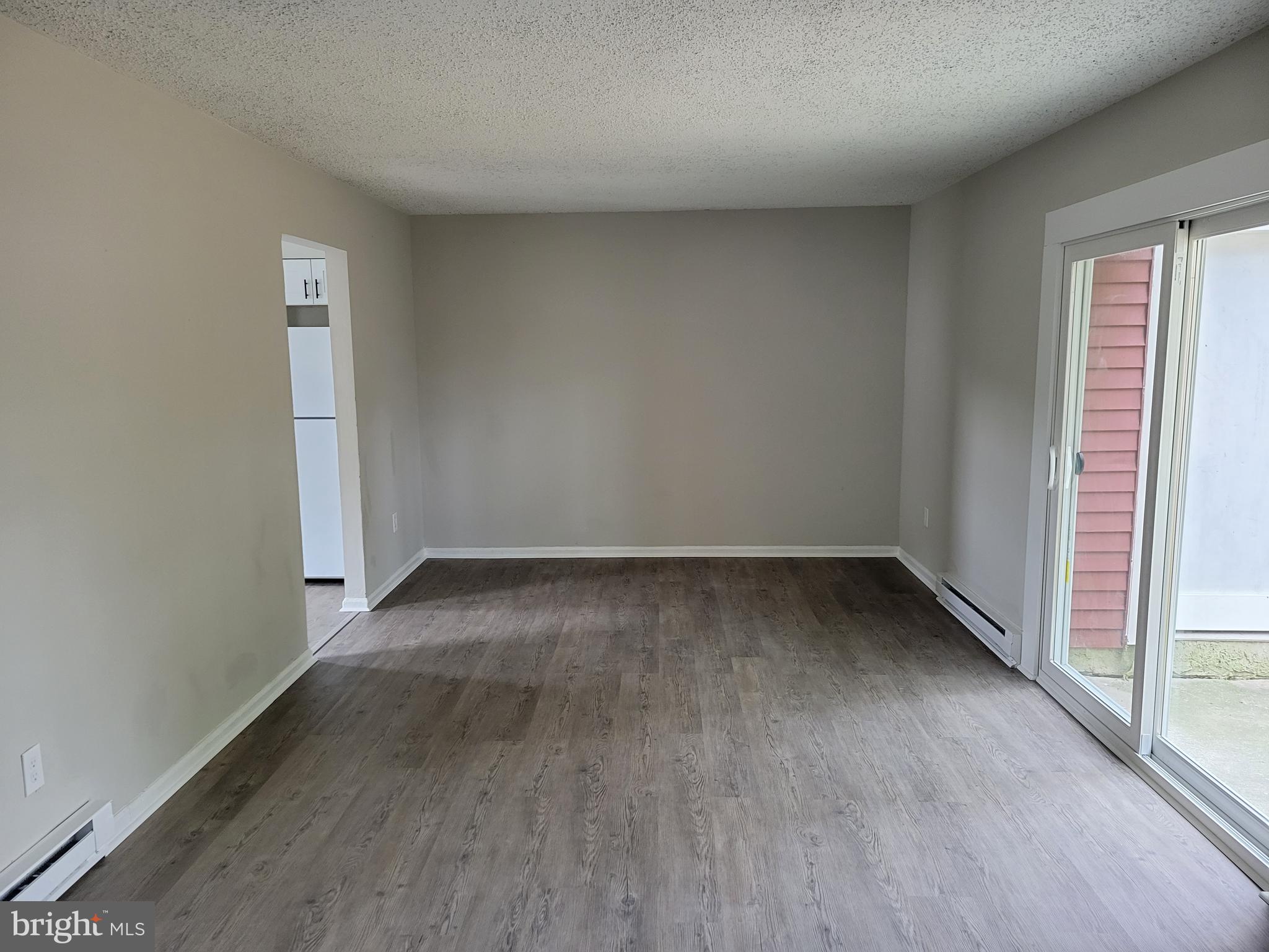 73 Edinshire Road Sicklerville, NJ 08081 - Photo 5 of 17 Living Room