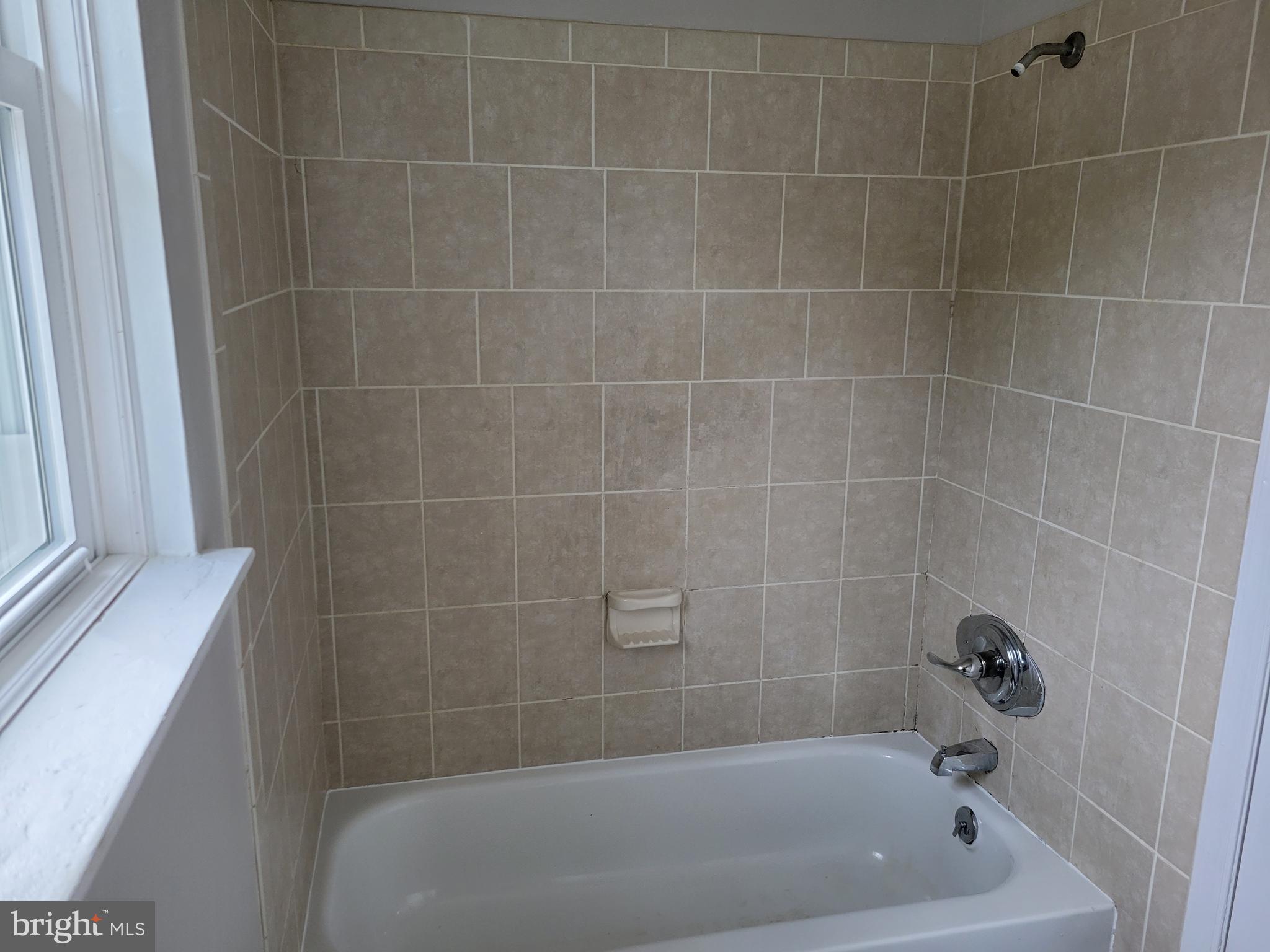 73 Edinshire Road Sicklerville, NJ 08081 - Photo 7 of 17 Bath