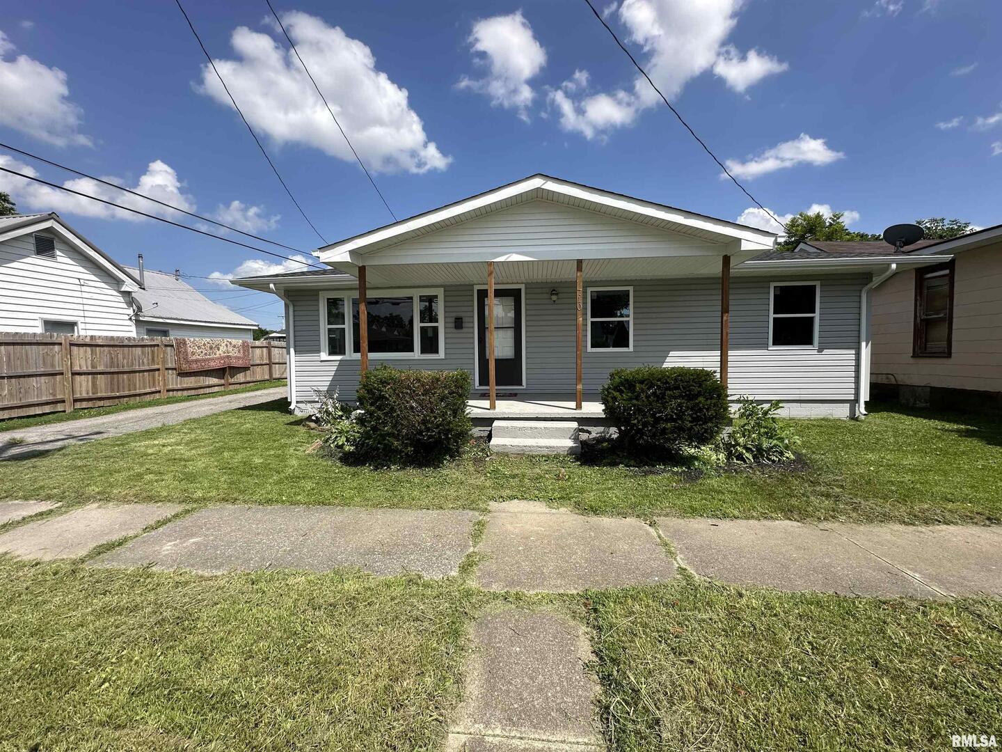710 Catherine Street Metropolis, IL 62960 - Photo 2 of 18 a front view of a house with a yard
