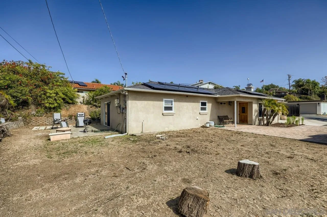9227 Westhill Road Lakeside, CA 92040 - Photo 3 of 28 Gallery Image 3