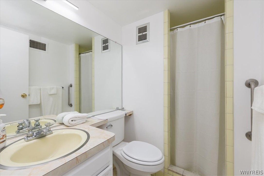 4547 Chestnut Ridge Road, Unit 114B Amherst, NY 14228 - Photo 12 of 17 Primary bath with shower