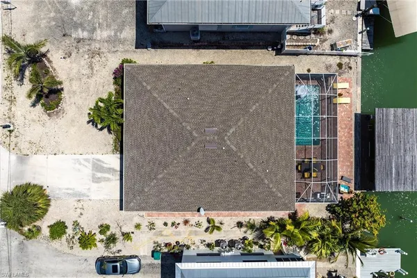 a view of bathroom with a potted plant
