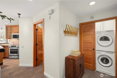 $799,000 | 3100 Fairview Avenue East, Unit 302, Seattle, WA 98102