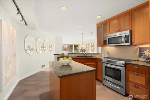 $799,000 | 3100 Fairview Avenue East, Unit 302, Seattle, WA 98102