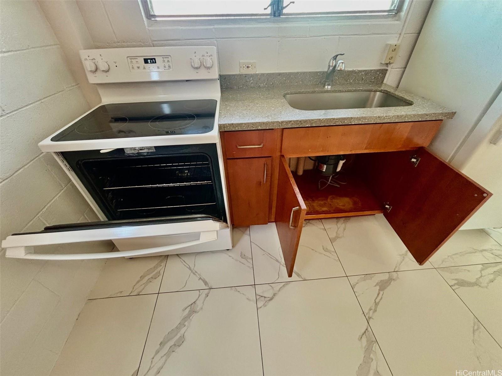 608 Judd Street, Unit A Honolulu, HI 96817 - Photo 5 of 13 a stove top oven sitting inside of a kitchen