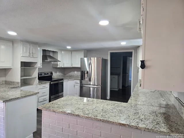 $1,750 | 303 Avenue D, Converse, TX 78109