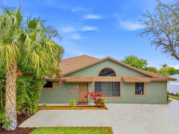 $1,888,000 | 825 Dogwood Drive, Delray Beach, FL 33483
