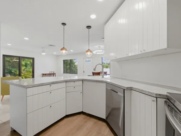 $1,888,000 | 825 Dogwood Drive, Delray Beach, FL 33483