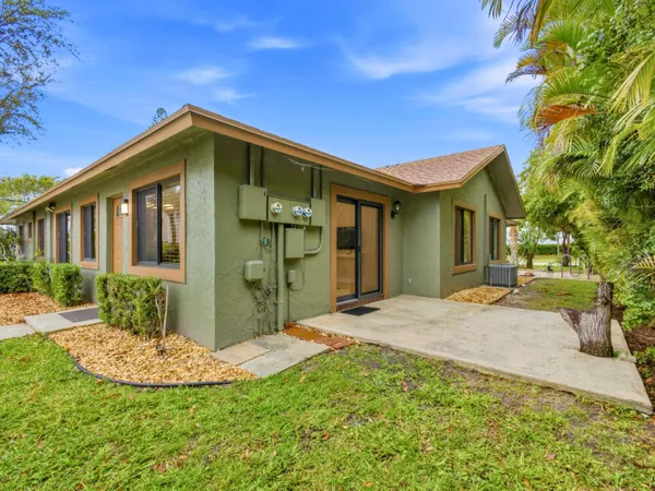 $1,888,000 | 825 Dogwood Drive, Delray Beach, FL 33483