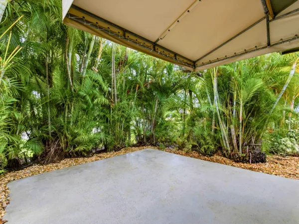 $1,888,000 | 825 Dogwood Drive, Delray Beach, FL 33483