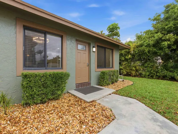 $1,888,000 | 825 Dogwood Drive, Delray Beach, FL 33483
