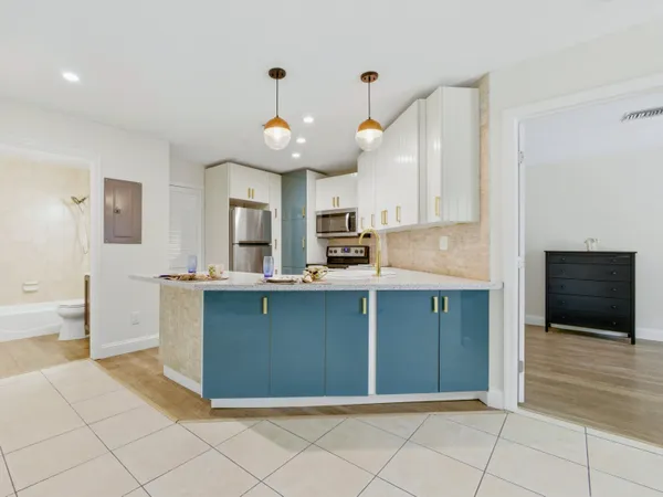 $1,888,000 | 825 Dogwood Drive, Delray Beach, FL 33483