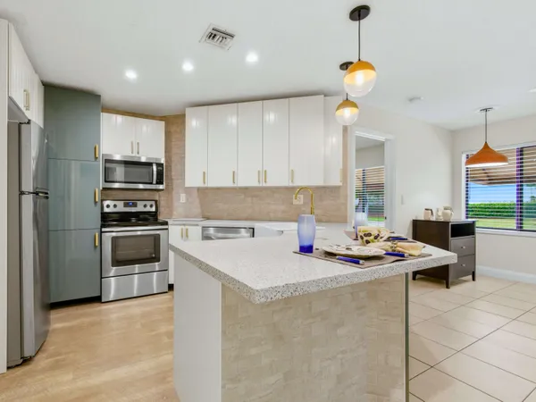 $1,888,000 | 825 Dogwood Drive, Delray Beach, FL 33483